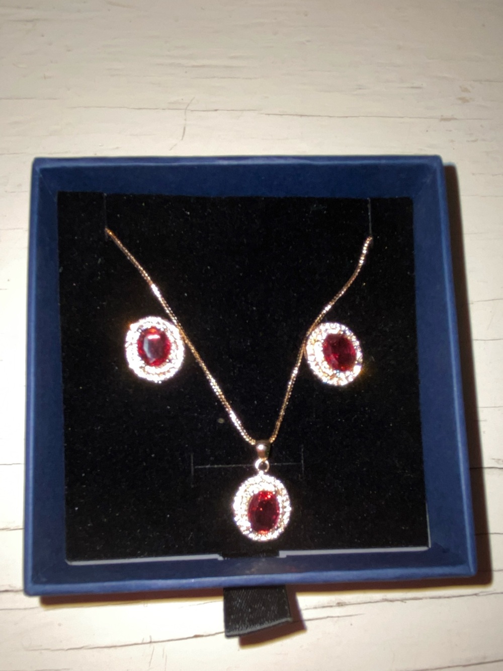 NEW Lingna 18K OL Necklace and Earring Set